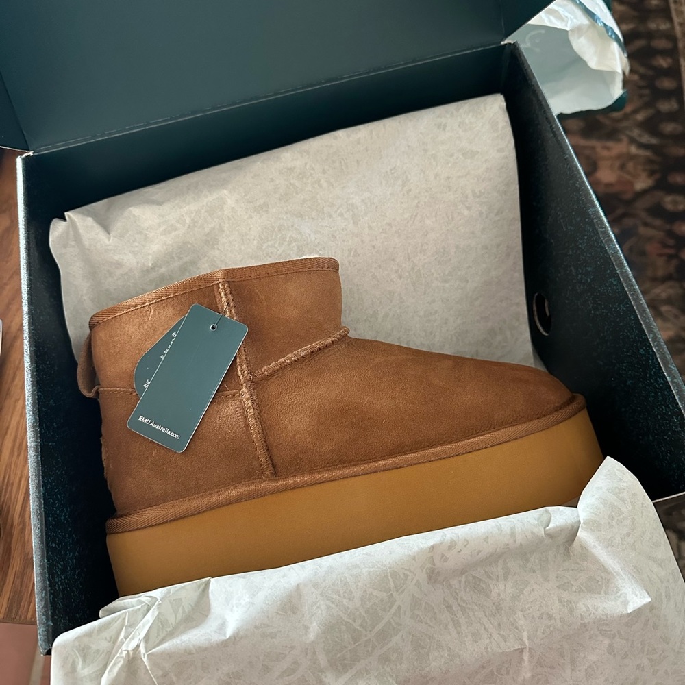 NWT Emu water resistant Tan Platform Ankle Boots